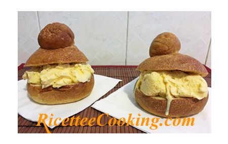 Brioche siciliana farita con gelato alla crema